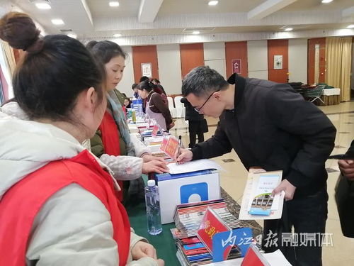 內江市市中區圖書館首次亮相兩會現場，提供專業文獻信息咨詢服務